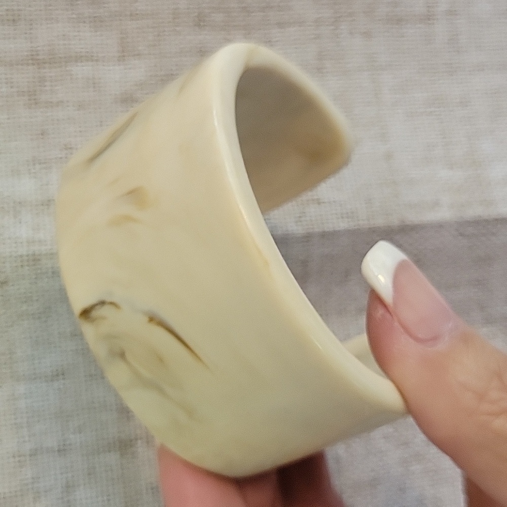 Cream Marbled Cuff Bracelet, Metal Free - Picture 5 of 5